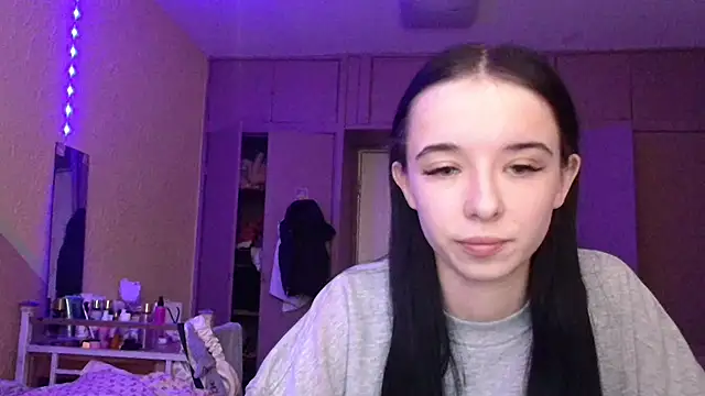 Emilia Light online show from March 27, 8:05 am