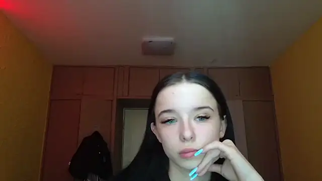 Emilia Light online show from April 20, 8:39 am