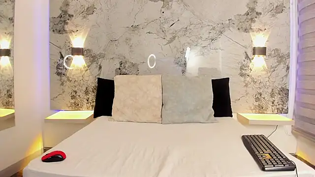 ZOE LE online show from April 13, 9:10 am