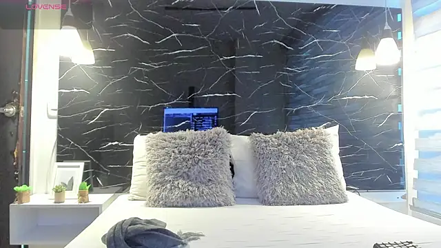 ZOE LE online show from February 2, 11:42 am