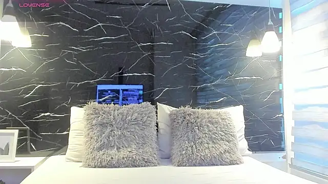 ZOE LE online show from February 4, 11:46 am