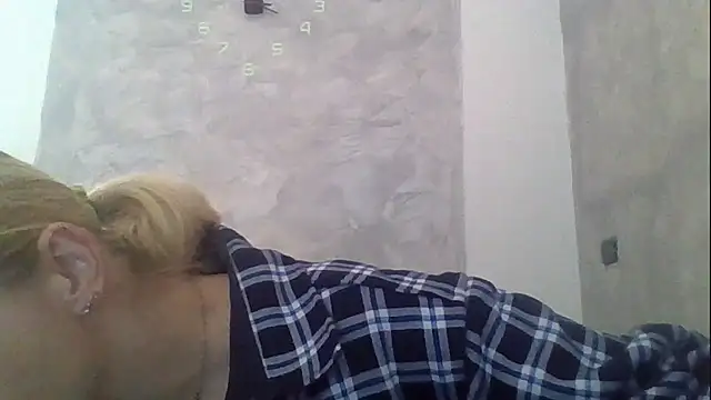 GoldenAngelMilf online show from April 1, 1:23 pm