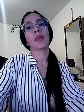Snapshot of YaraDuartee chatting on October 16, 1:08 am YaraDuartee online show from October 16, 1:08 am