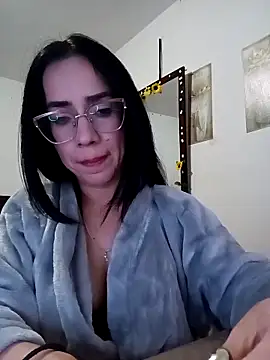 Snapshot of YaraDuartee chatting on October 18, 2:58 am YaraDuartee online show from October 18, 2:58 am
