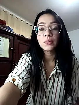 Snapshot of YaraDuartee chatting on October 9, 8:24 pm YaraDuartee online show from October 9, 8:24 pm