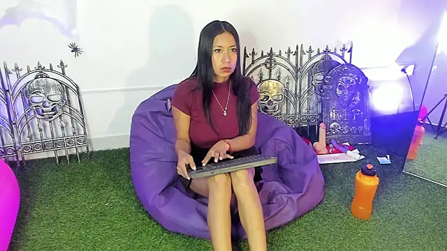 Snapshot of KateValencia chatting on October 11, 12:19 pm KateValencia online show from October 11, 12:19 pm