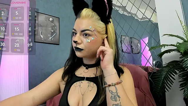 AshleyBrook13 online show from October 31, 8:46 pm