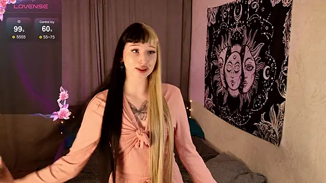 Kristi Bloom online show from October 18, 5:04 pm