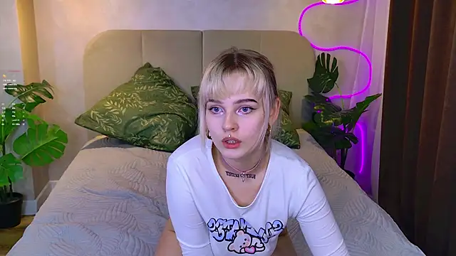 Snapshot of MayWins chatting on October 3, 9:09 pm MayWins online show from October 3, 9:09 pm