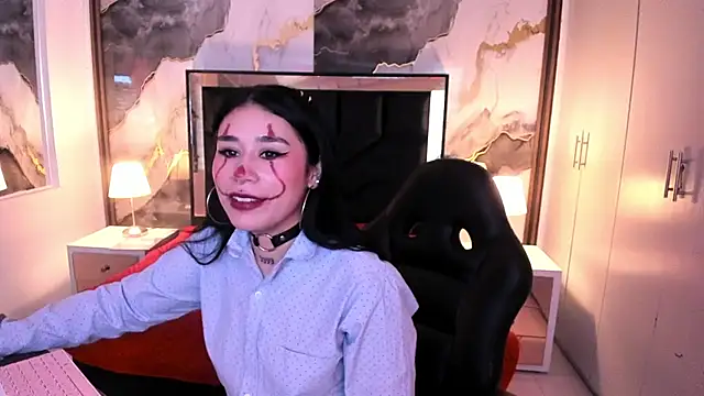 SusanVilla online show from November 22, 8:22 pm