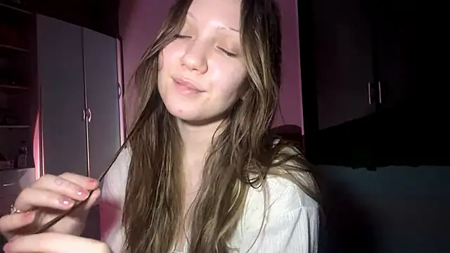 EmiIyKitty online show from February 1, 6:28 pm