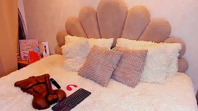 RenataPonce  online show from January 5, 10:35 pm