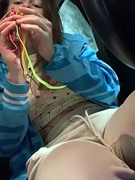 GoldenPussy1329 online show from January 10, 11:53 pm