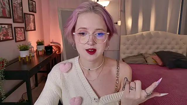 luna son online show from November 21, 6:15 am