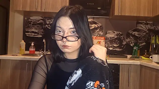 Beeping Creature online show from February 8, 6:11 pm