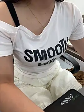 lee ly online show from April 4, 6:56 am