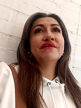 chloe  Jones  online show from November 12, 12:36 pm