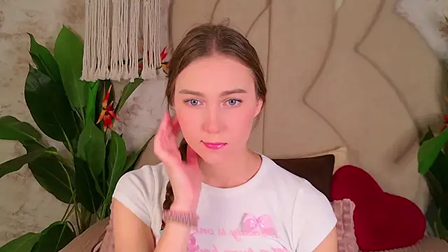 OliviaLay online show from November 16, 6:15 am