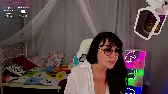 LindaRomero online show from September 28, 3:28 pm