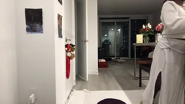 tia   fox online show from February 16, 11:48 pm