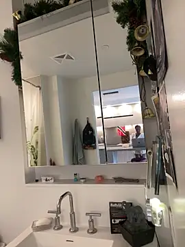 tia   fox online show from February 25, 5:11 pm