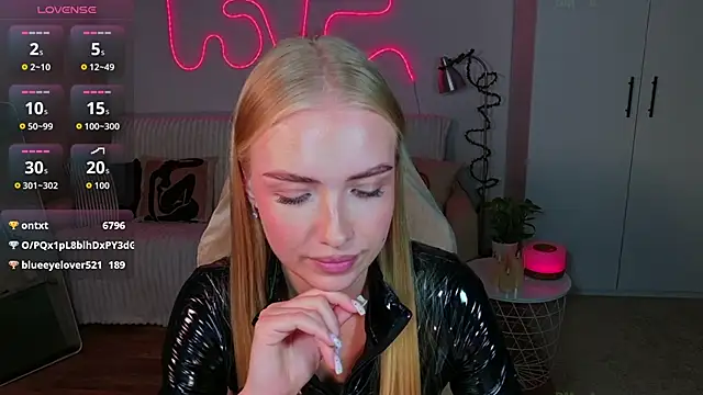 TessaGrays online show from May 31, 6:09 pm
