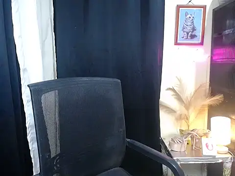 Kylaanne online show from October 25, 1:57 am