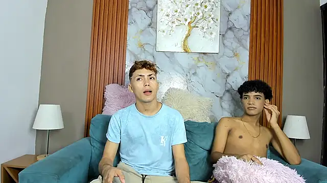 VERY HOT GUYS online show from April 17, 7:21 am