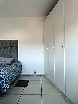 Snapshot of MissBubbles04 chatting on October 16, 2:20 pm MissBubbles04 online show from October 16, 2:20 pm