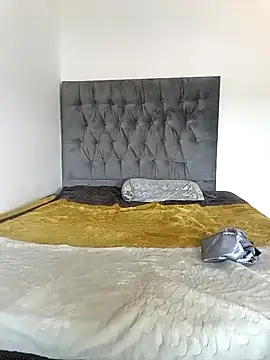 Snapshot of MissBubbles04 chatting on October 14, 9:01 am MissBubbles04 online show from October 14, 9:01 am