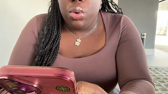 nanaisbackk online show from December 21, 10:19 am