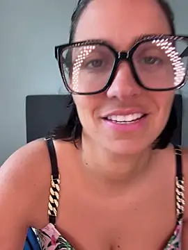 LaPetiteKim online show from April 12, 12:19 pm