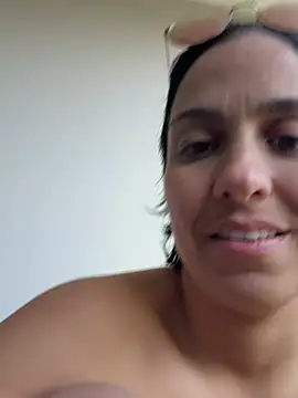 LaPetiteKim online show from March 3, 2:01 pm