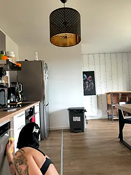 LaPetiteKim online show from November 4, 1:27 pm