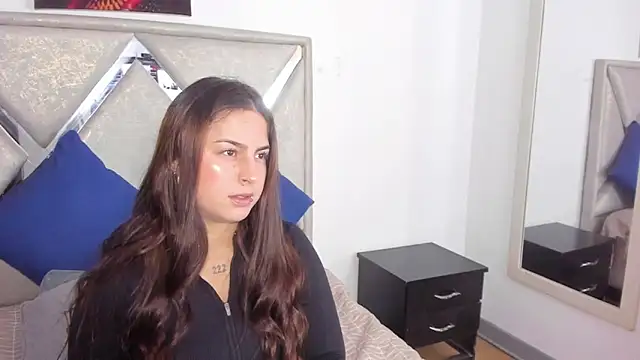 Snapshot of mia_fox4 chatting on October 19, 1:13 pm mia fox4 online show from October 19, 1:13 pm