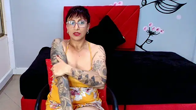 Snapshot of Charlotte__Gray chatting on October 9, 12:53 pm Charlotte Gray online show from October 9, 12:53 pm
