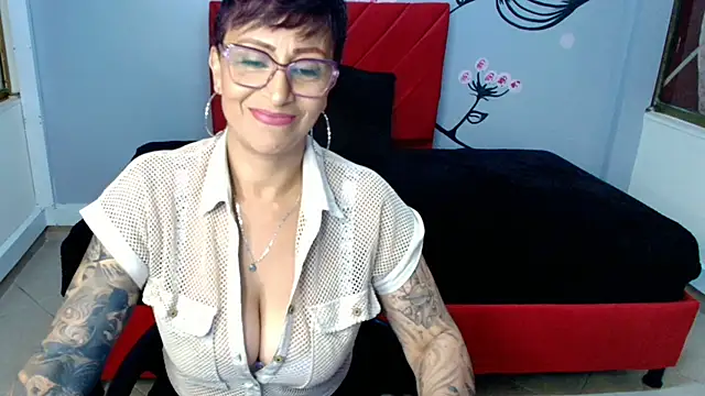 Snapshot of Charlotte__Gray chatting on October 14, 12:52 pm Charlotte Gray online show from October 14, 12:52 pm