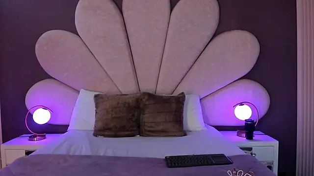 MeganR  online show from November 29, 11:36 am