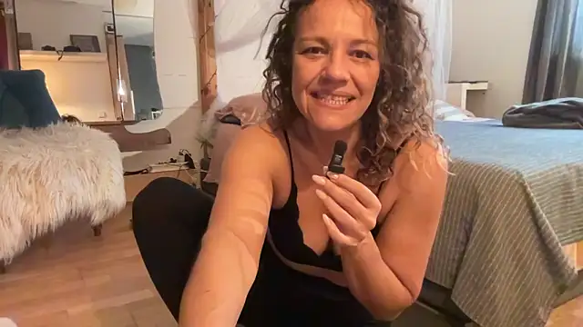 ShakiraLuxorine1 online show from October 8, 6:07 am