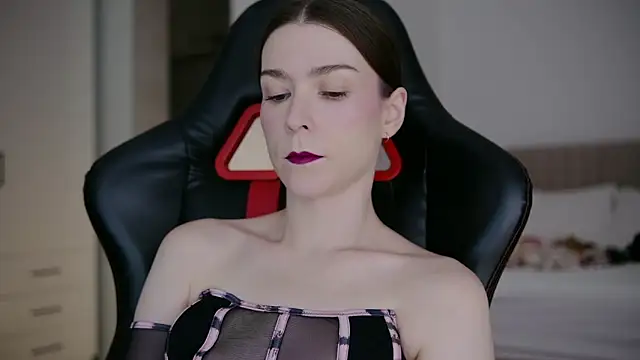 WowHelloAlice online show from April 23, 3:25 am