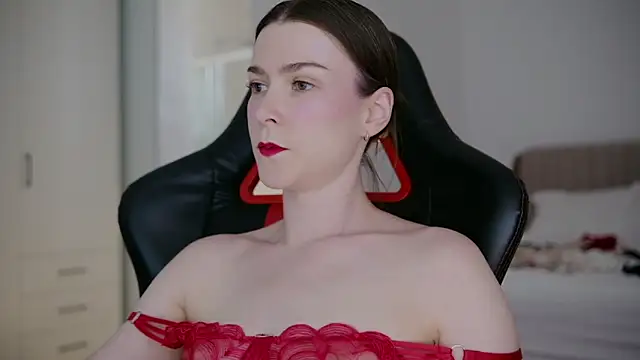 WowHelloAlice online show from May 4, 4:44 pm