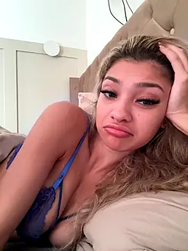 Honeyyyxo online show from October 28, 11:49 am