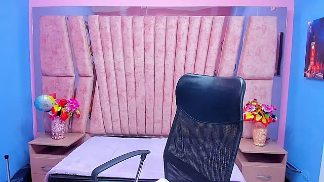 sarah sweett  online show from December 4, 1:57 pm