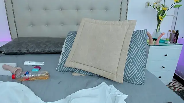 Emilysweet2 online show from November 19, 5:57 pm