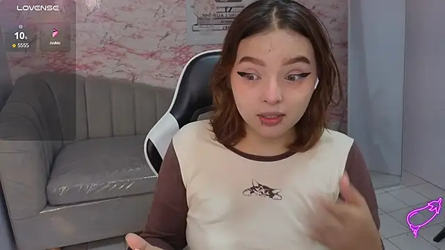 mia foster t online show from February 20, 1:23 pm