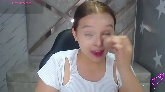 mia foster t online show from April 10, 1:06 pm