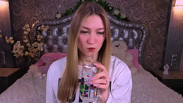 AngelAnabelle online show from April 3, 8:40 pm