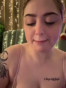 KellyMoors online show from December 19, 1:43 am