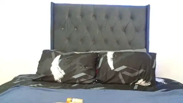 Sex bomb30 online show from December 22, 7:39 pm