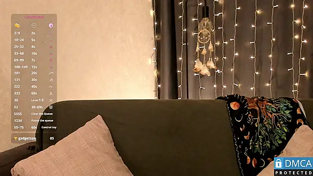 Kelly foox online show from April 1, 1:41 pm